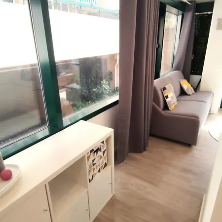 Dana Centre 25 * Νίκαια