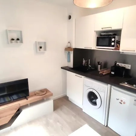 Dana Centre 25 * Νίκαια