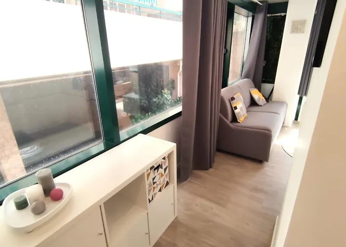 Dana Centre 25 * Νίκαια