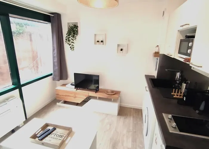 Dana Centre 25 * Νίκαια